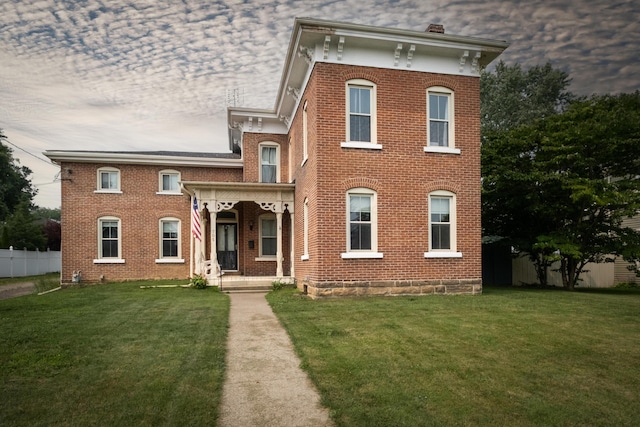 italianate home featuring a front yard