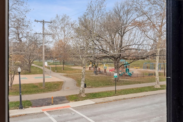 1030 Jaeger St, Columbus, OH 43206 - view of community featuring a yard