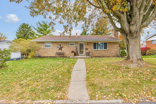 single story home with a front lawn