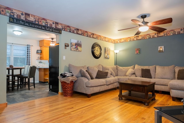 living room featuring light hardwood / wood-style floors and ceiling fan