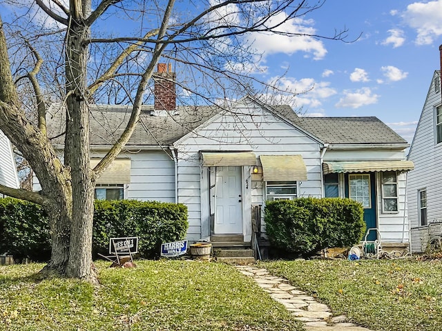 view of front of house with a front lawn