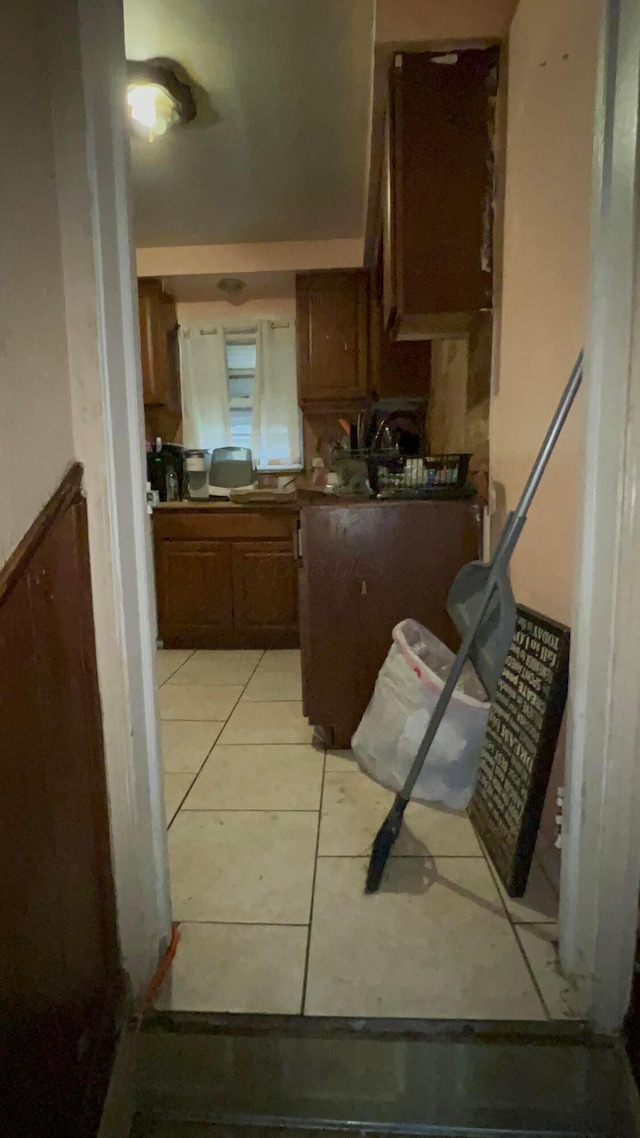 kitchen featuring light tile patterned floors