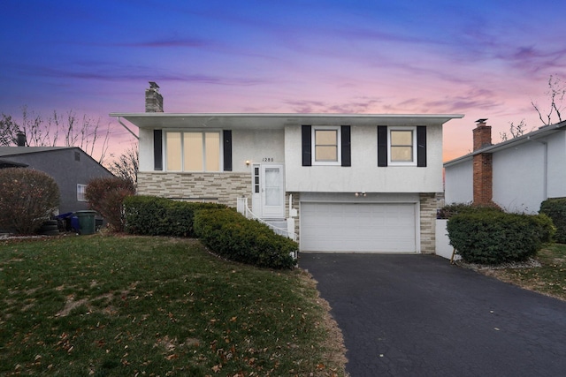 view of front of home featuring a yard and a garage