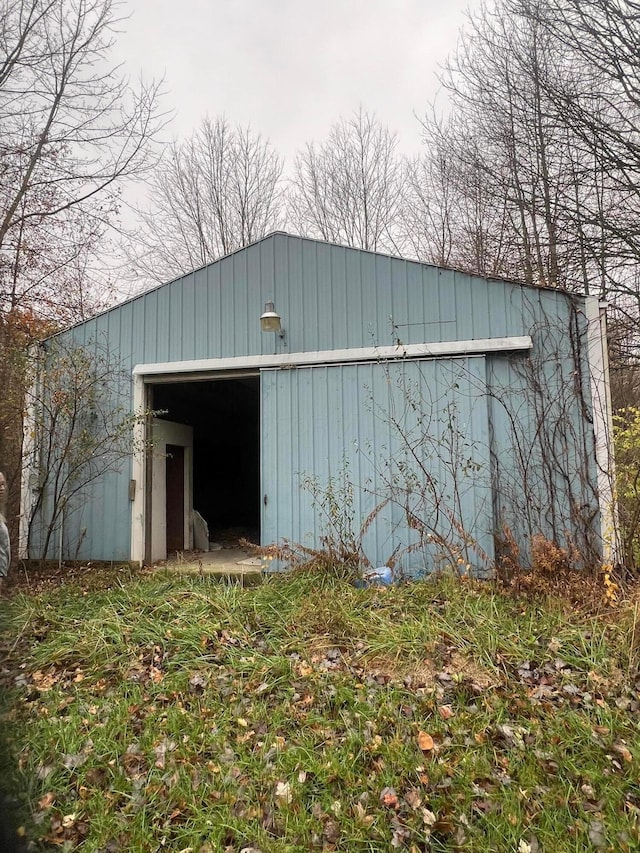 view of outdoor structure