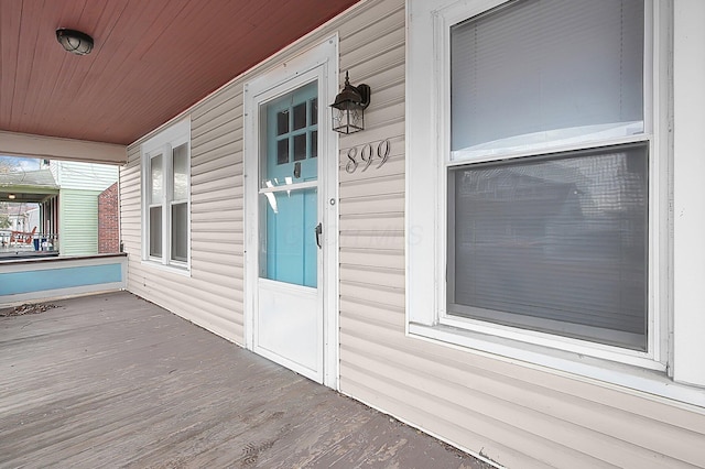 entrance to property with covered porch