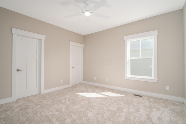 unfurnished room with carpet flooring and ceiling fan