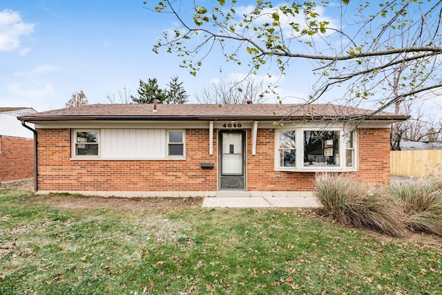 single story home with a front yard