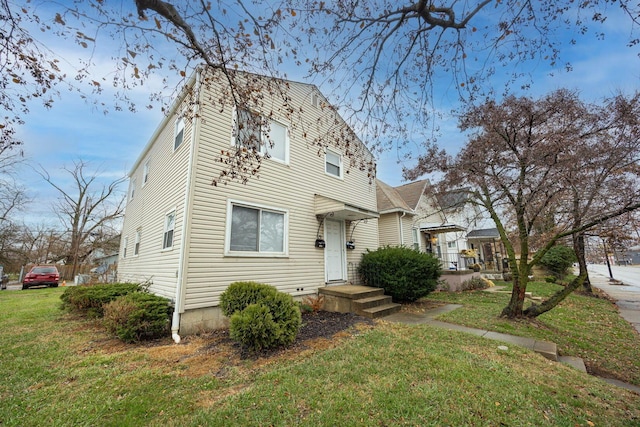 view of front of home with a front lawn