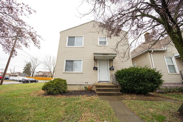 view of front property featuring a front yard