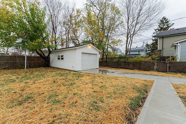 view of yard with an outbuilding and a garage