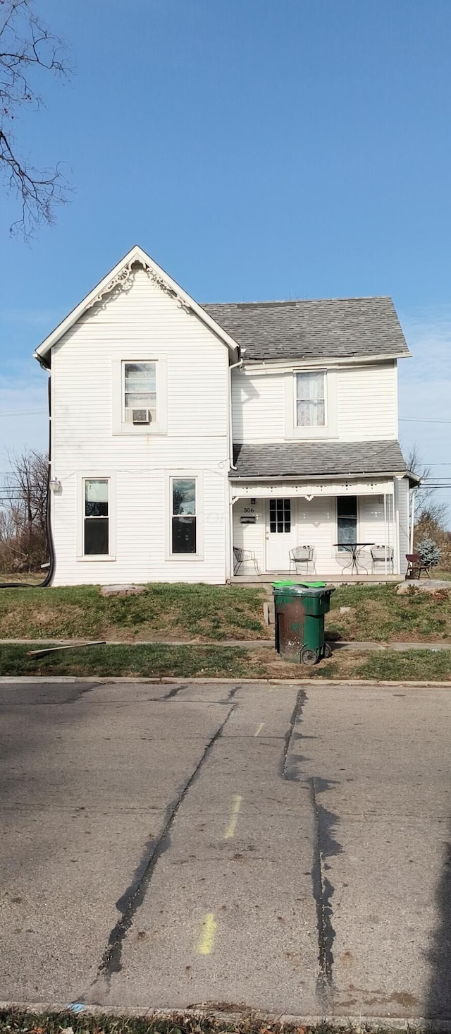 view of side of property featuring a yard