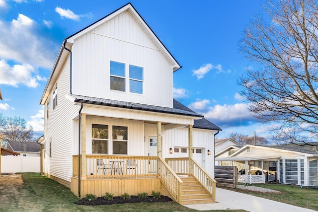 view of front of home featuring a front lawn, a carport, and a porch