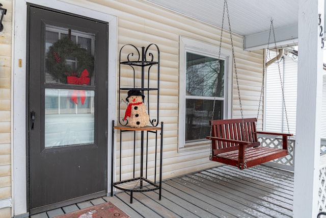 property entrance featuring a porch