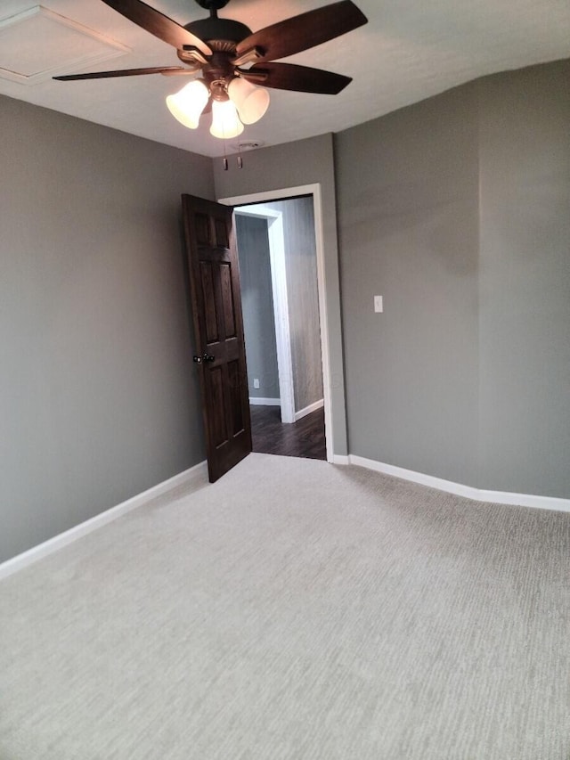 carpeted empty room featuring ceiling fan