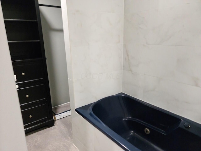 bathroom featuring tiled tub