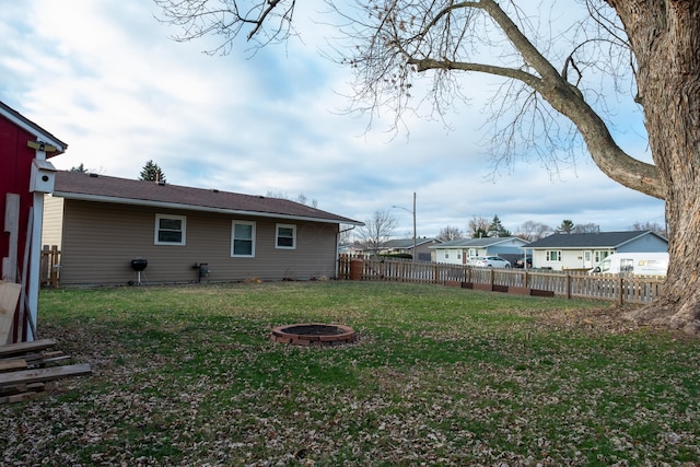 view of yard featuring a fire pit