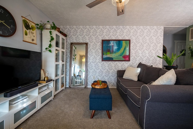 living room featuring ceiling fan, carpet, and a textured ceiling