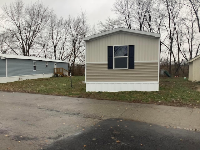 8565 Smith Calhoun Rd Unit 172, Plain City, OH 43064 - view of home's exterior featuring a lawn