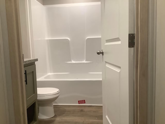 8565 Smith Calhoun Rd Unit 172, Plain City, OH 43064 - bathroom featuring wood finished floors, bathing tub / shower combination, and vanity