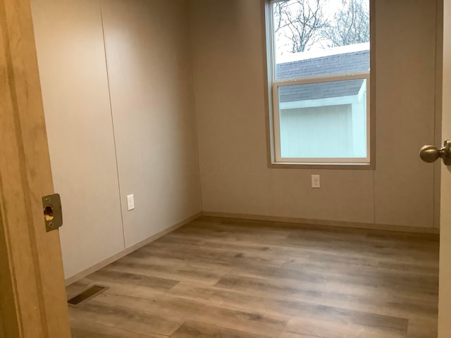 8565 Smith Calhoun Rd Unit 172, Plain City, OH 43064 - unfurnished room featuring light wood finished floors and baseboards