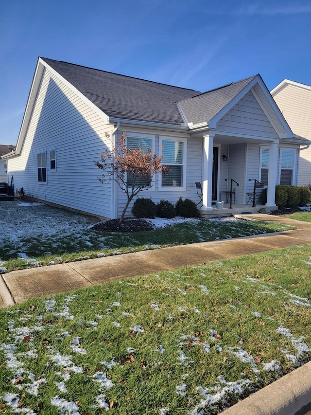 view of front of house featuring a porch and a front yard