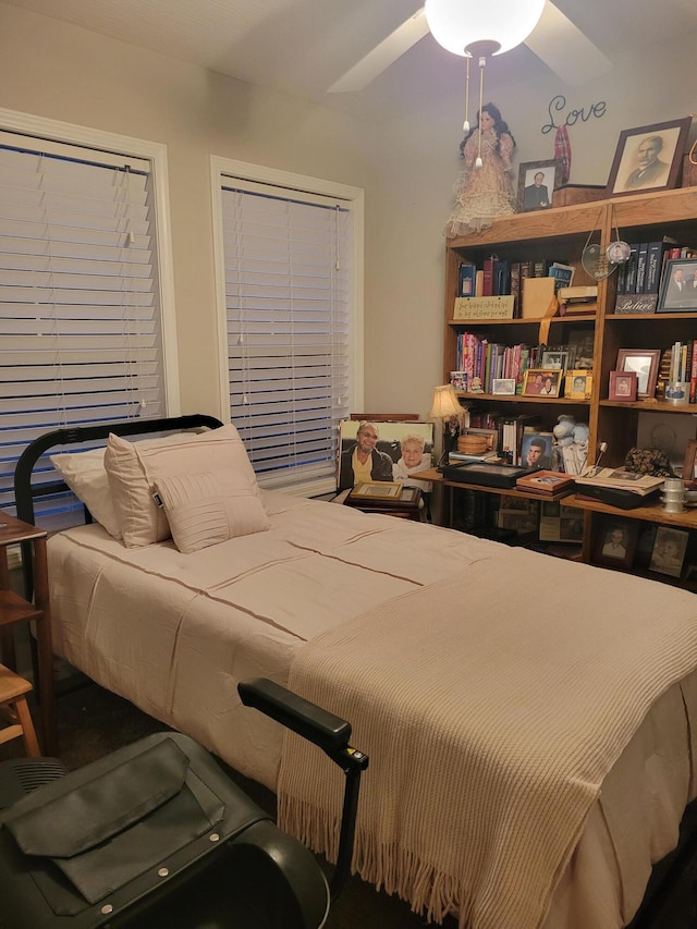 bedroom with ceiling fan