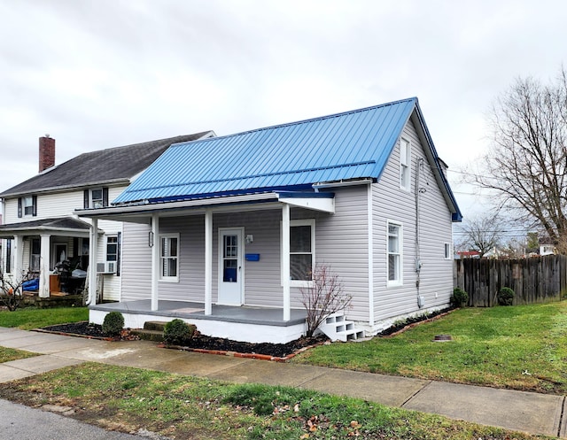 view of front of house featuring a front lawn