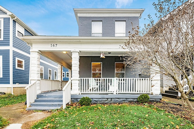 view of front of house with covered porch and a front lawn