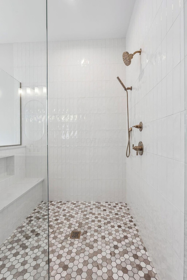 bathroom featuring tiled shower