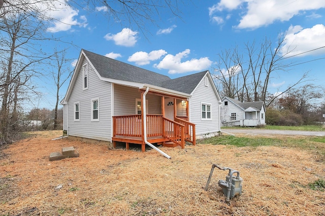 view of front of property featuring covered porch