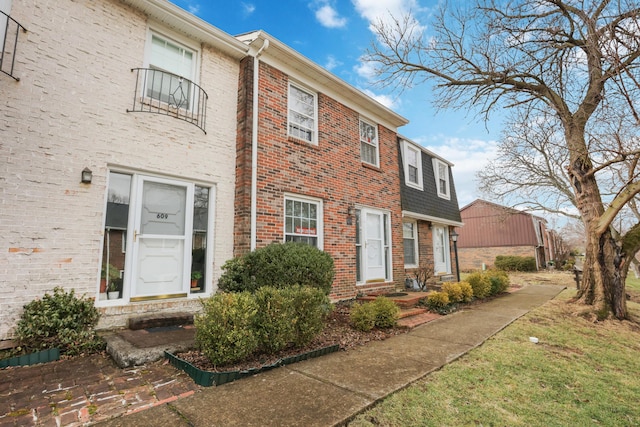 view of front facade featuring entry steps and brick siding