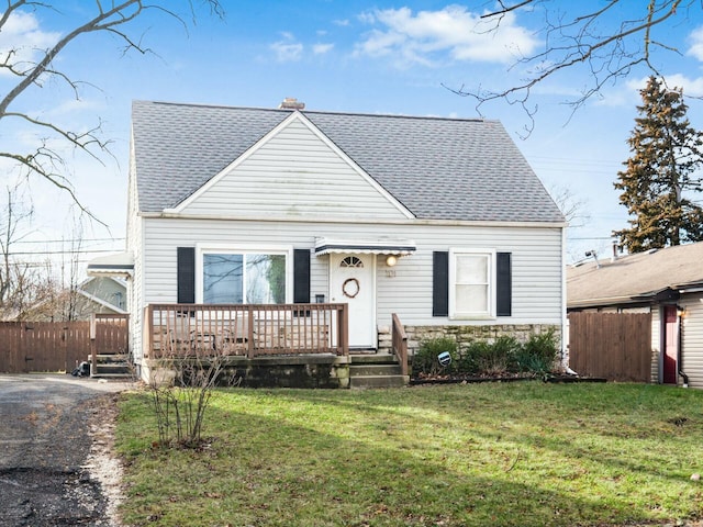 view of front of house with a front lawn