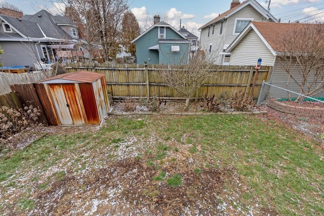 view of yard with a shed