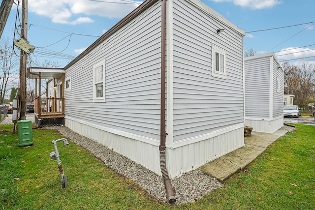 view of side of property featuring a yard