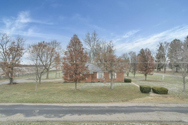 view of front of home featuring a front lawn