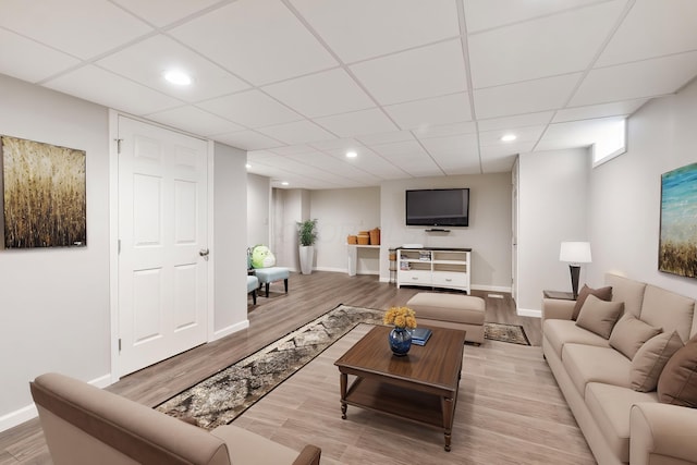 living room featuring recessed lighting, light wood-style flooring, and baseboards