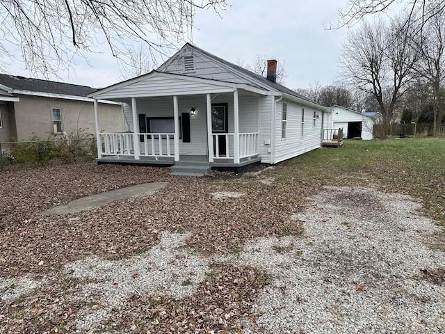 view of front of house featuring a porch and a front lawn