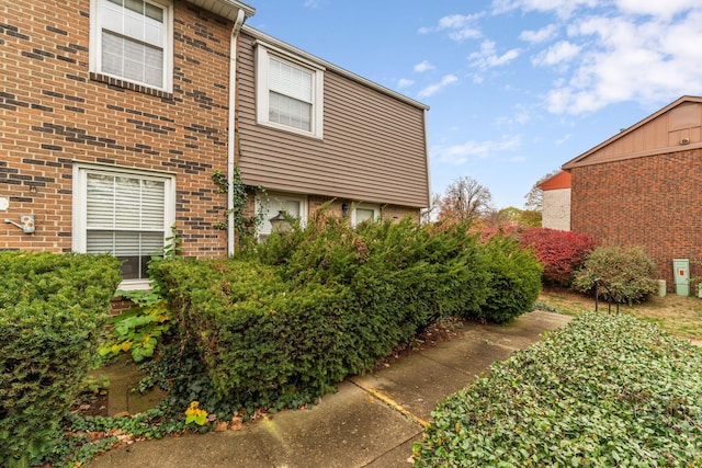 Listing photo 3 for 2442 Hardesty Dr S Unit S1, Columbus OH 43204