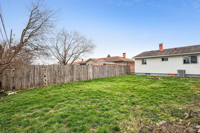 view of yard featuring central AC unit