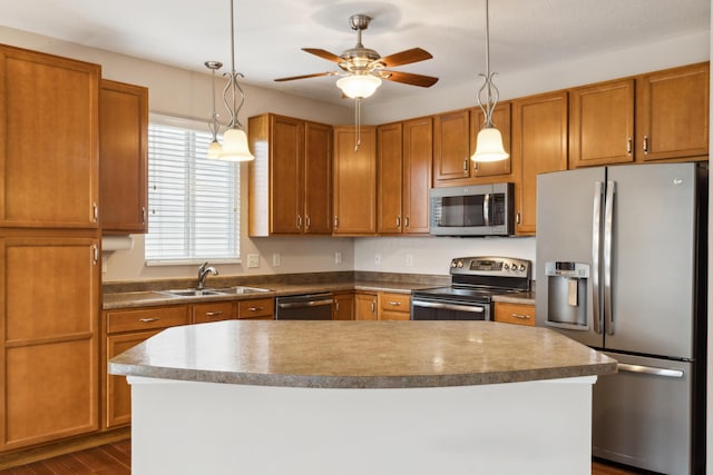 kitchen featuring ceiling fan, sink, a center island, dark hardwood / wood-style floors, and appliances with stainless steel finishes