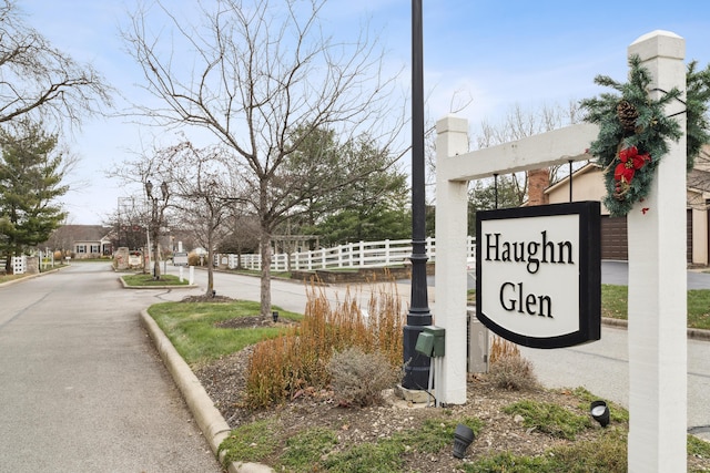 view of community / neighborhood sign