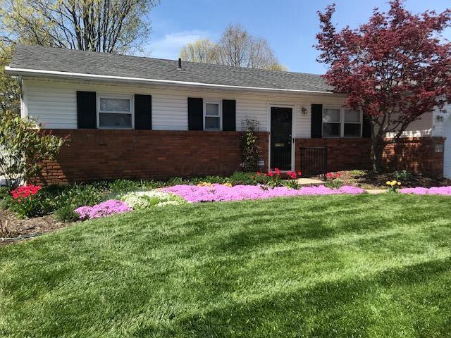 ranch-style home with a front lawn