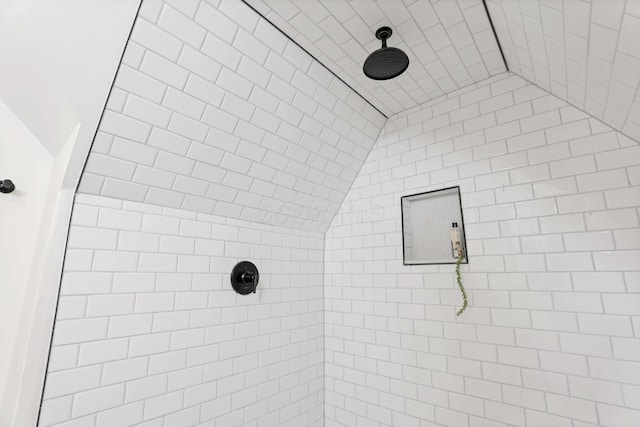 bathroom featuring tiled shower