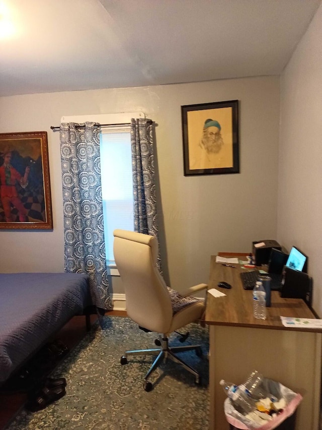 341 E 18th Ave, Columbus, OH 43201 - bedroom featuring an office area