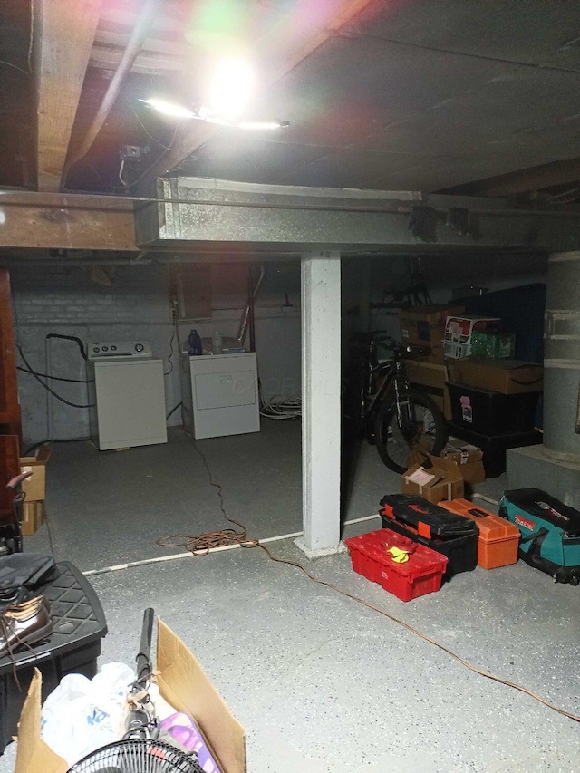 341 E 18th Ave, Columbus, OH 43201 - unfinished below grade area featuring washer / dryer