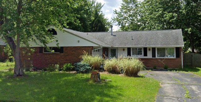 ranch-style house with a front yard