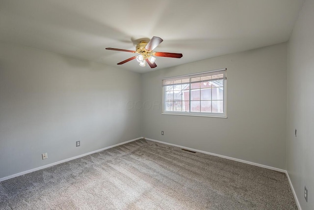 carpeted empty room featuring ceiling fan