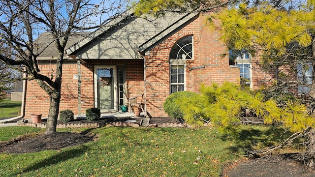 view of front of house with a front yard