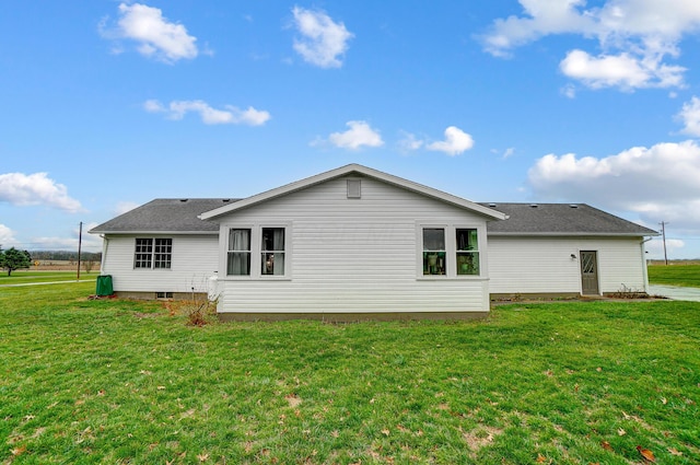 back of house featuring a lawn