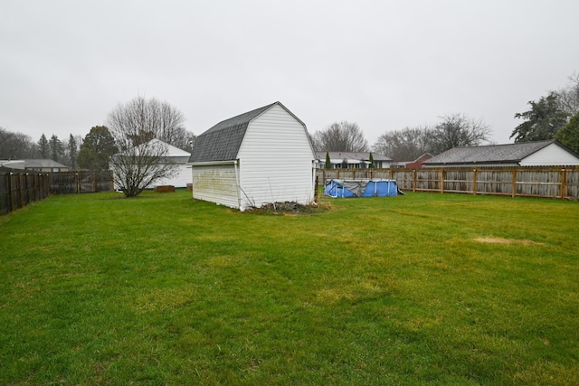 view of yard featuring a fenced in pool